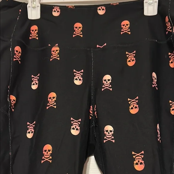 Torrid Black and Pink Skull Leggings with pockets size 2 - Picture 2 of 4